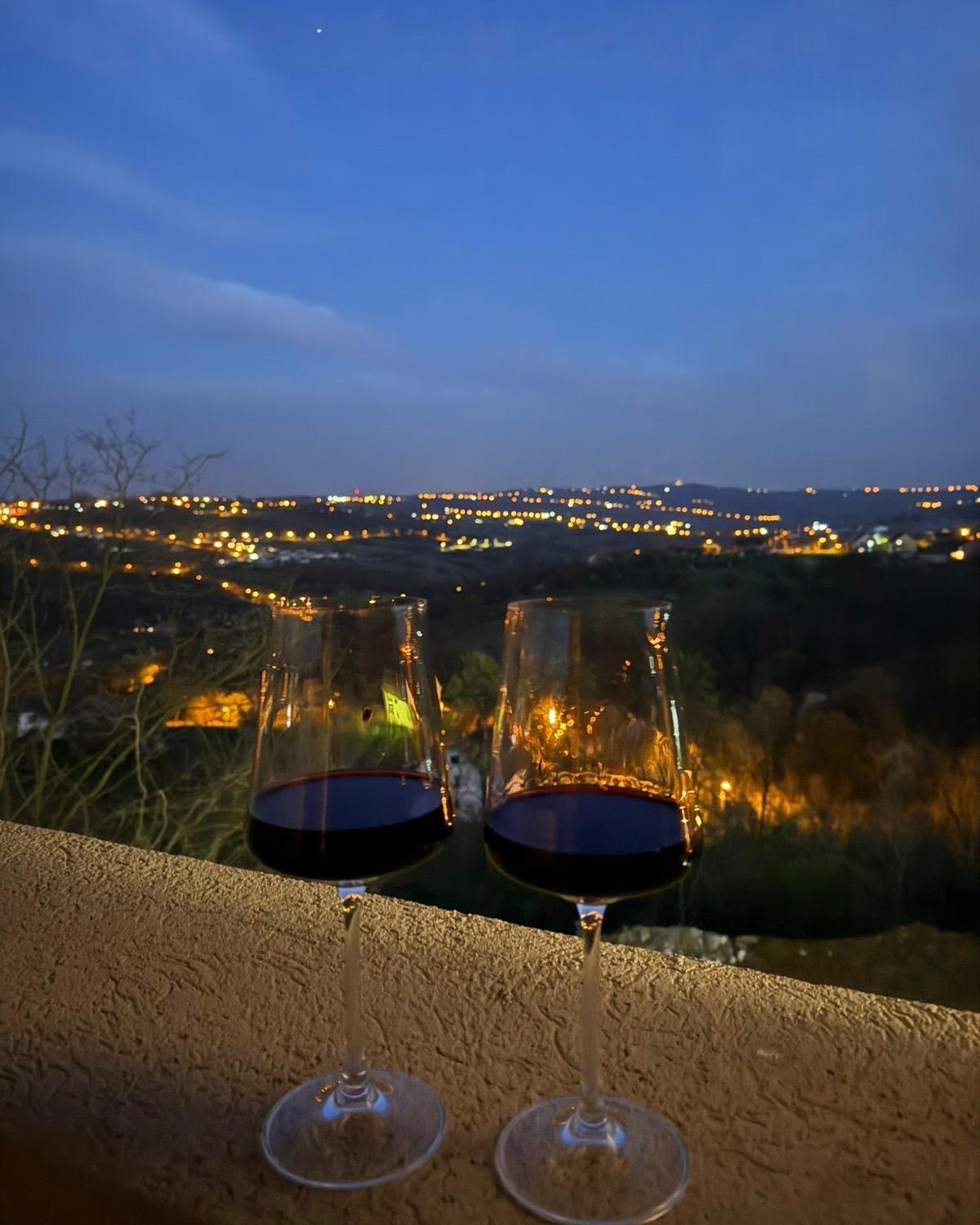 Vino & Vista *