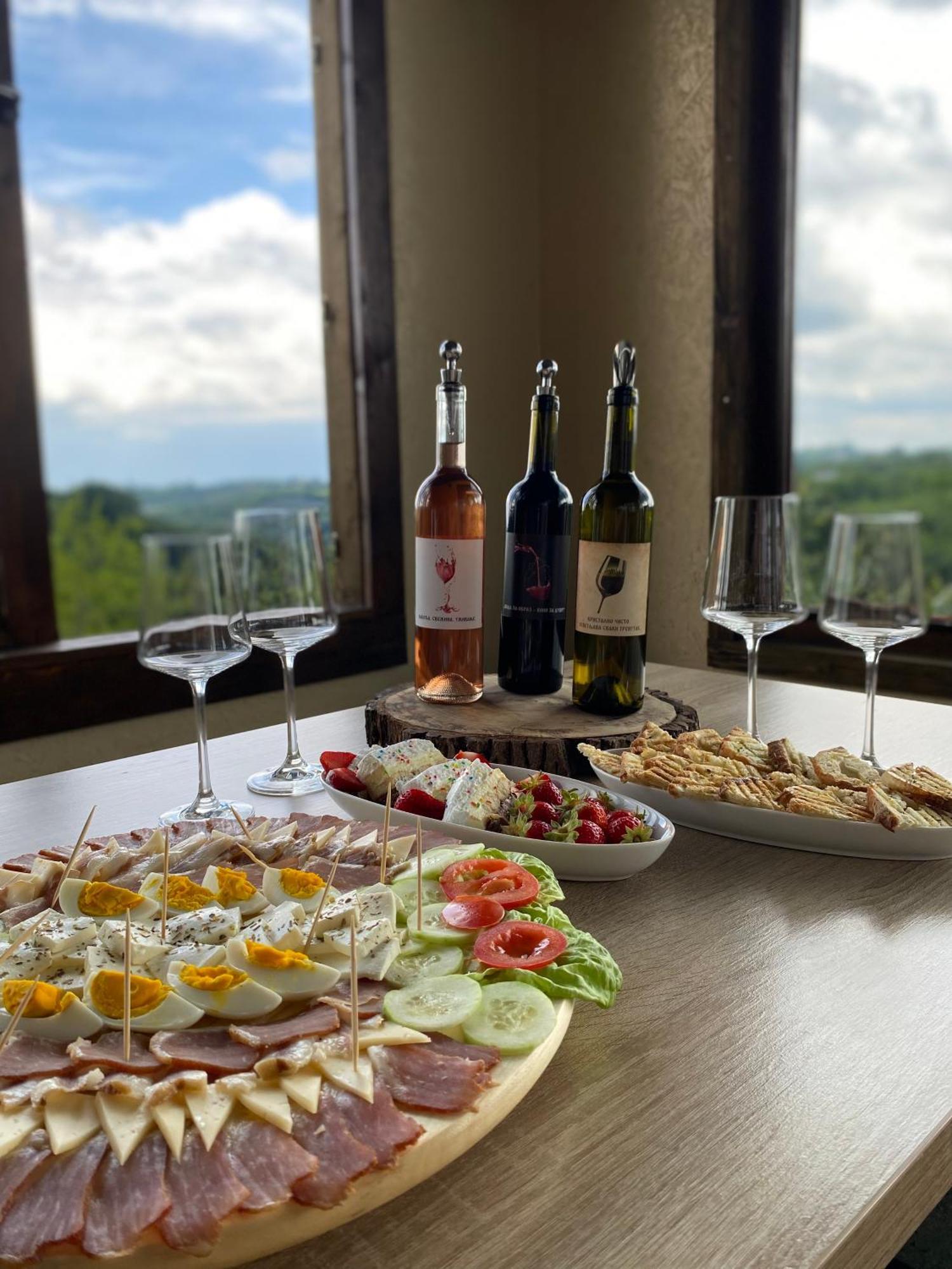 Vino & Vista Villa *
